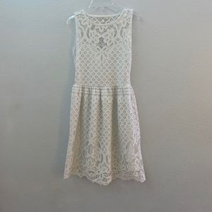 White laced dress 🤍